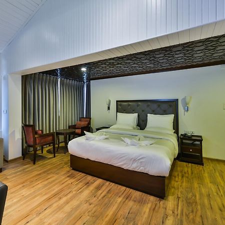 Hotel Metropolis Srīnagar Eksteriør billede