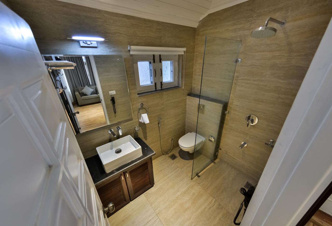 Hotel Metropolis Srīnagar Eksteriør billede