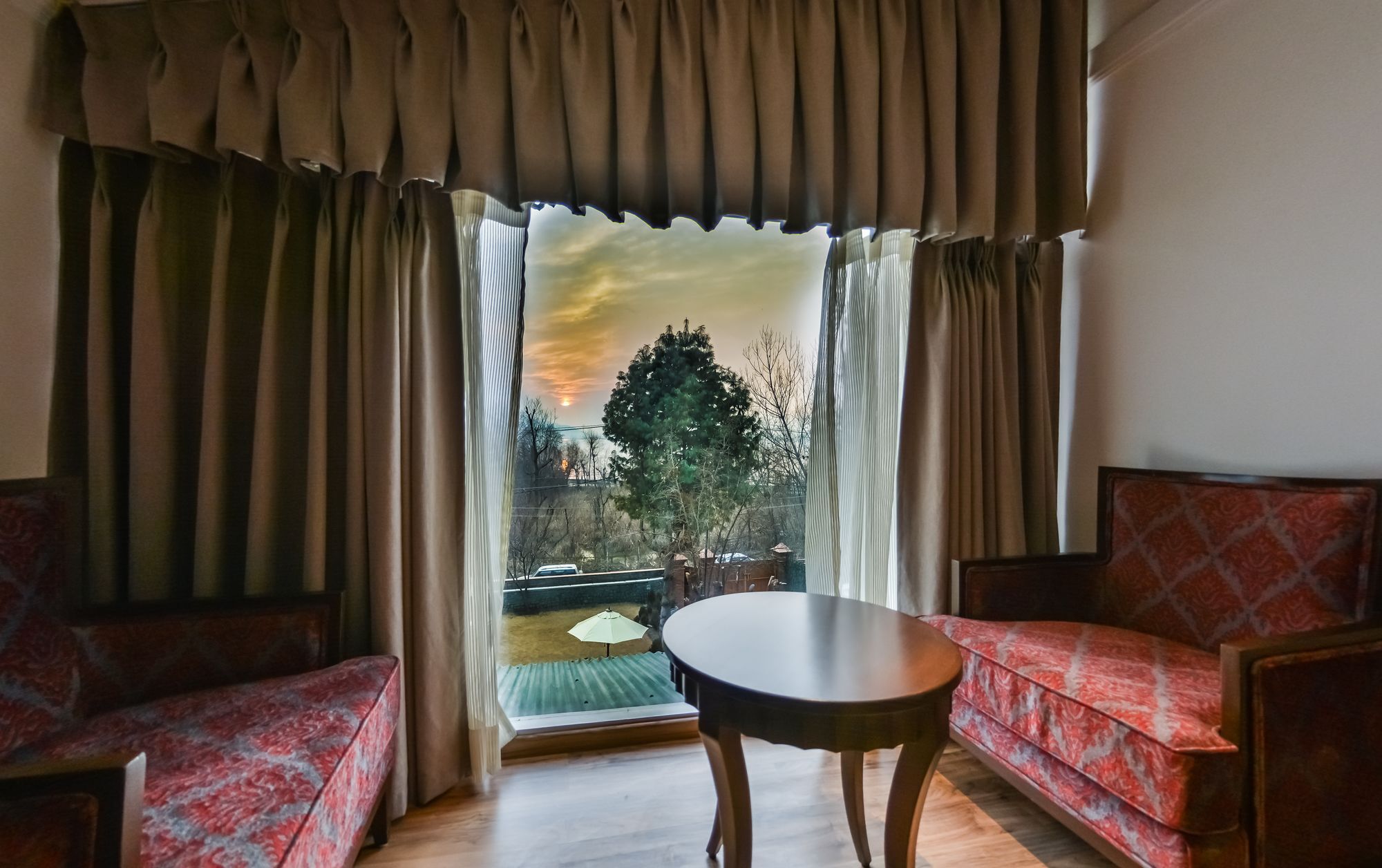 Hotel Metropolis Srīnagar Eksteriør billede